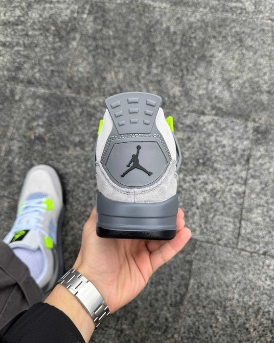 Кросівки Air Jordan Retro 4 Neon | нові | 41–46 |