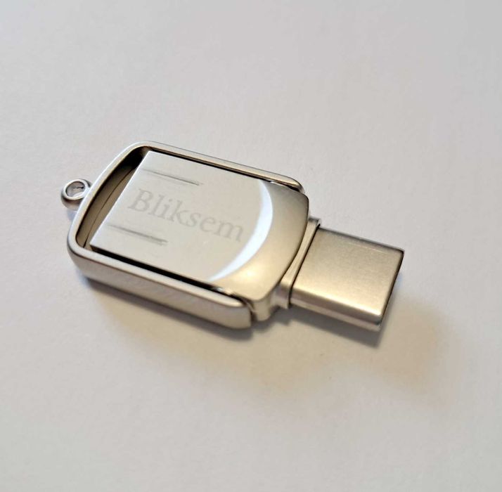 Pamięć pendrive 64GB USB/USB-C instalator Windows 11 na każdy komputer