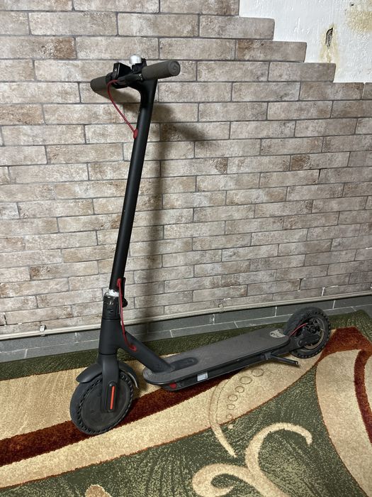 Xiaomi Mi M365 Electric Scooter