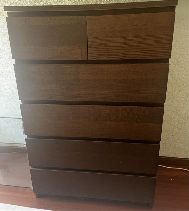 Quarto casal 180x200 em aglomerado c/ 4 gavetões + Cómoda + Colchão Oferta