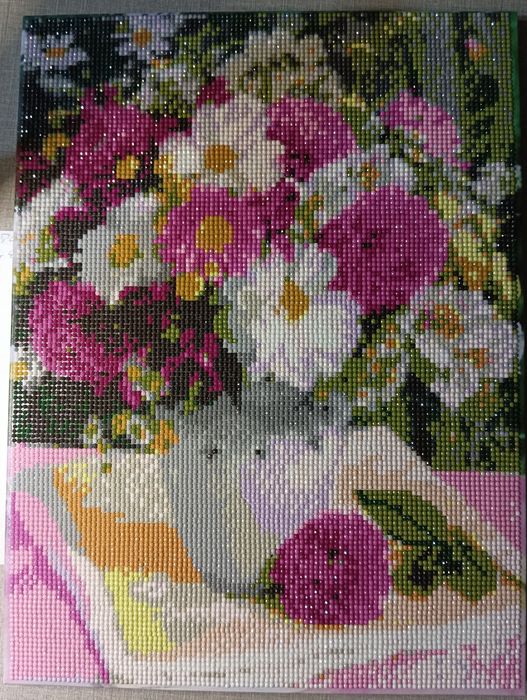 Картини: "Шпіц білий в квітах", ікона, "Квіти у вазі", "Грошовий кіт".