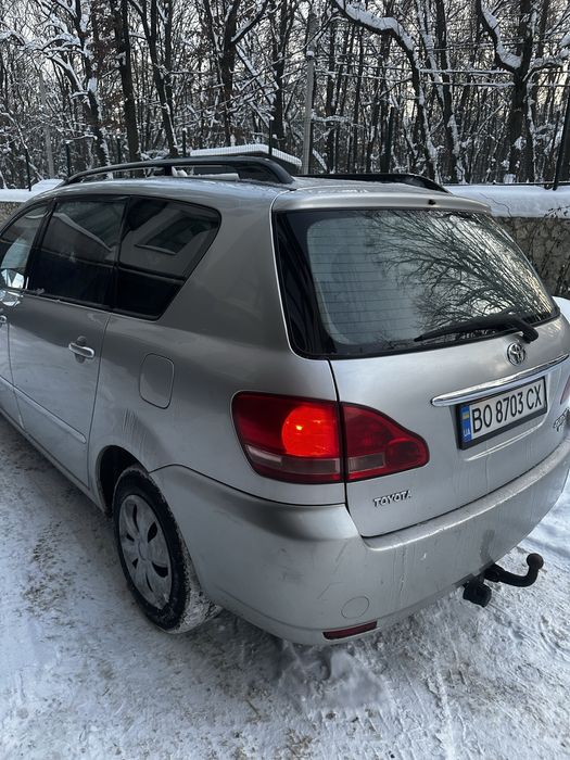 Toyota Avensis Verso