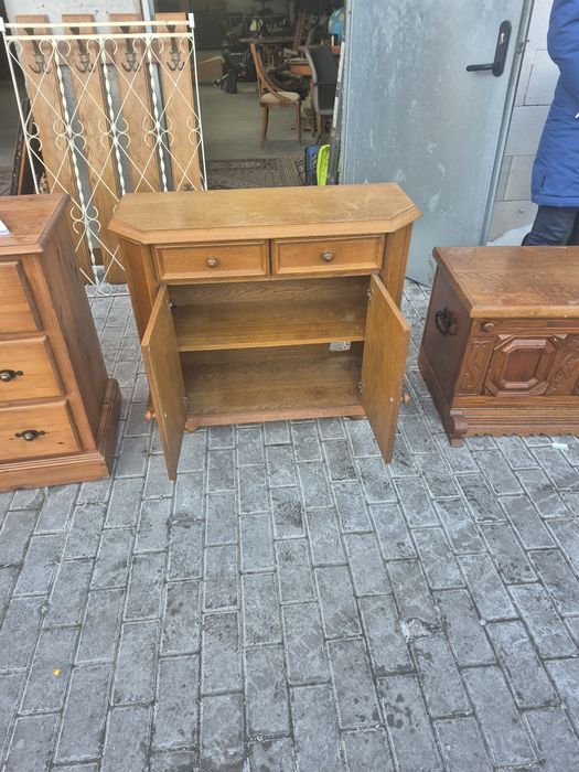 Prosta szafka dębowa