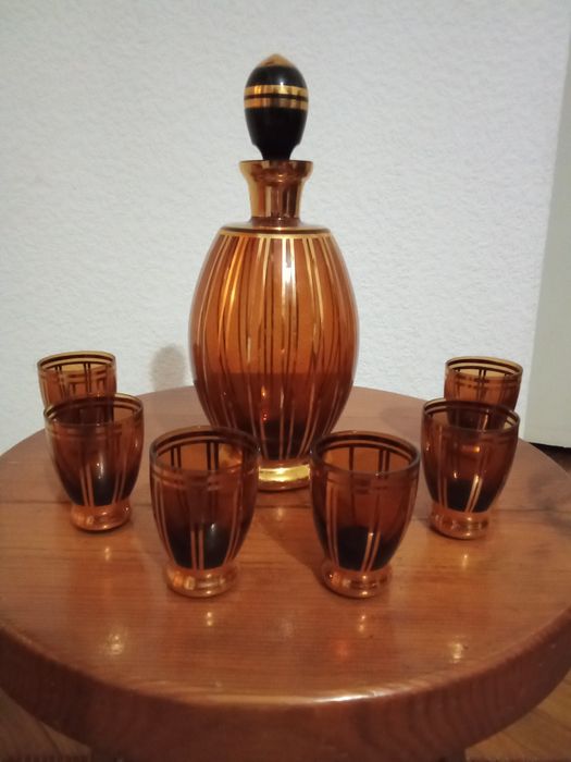 Чешский /Богемия/набор из цветного стекла с золочением - графин и 6