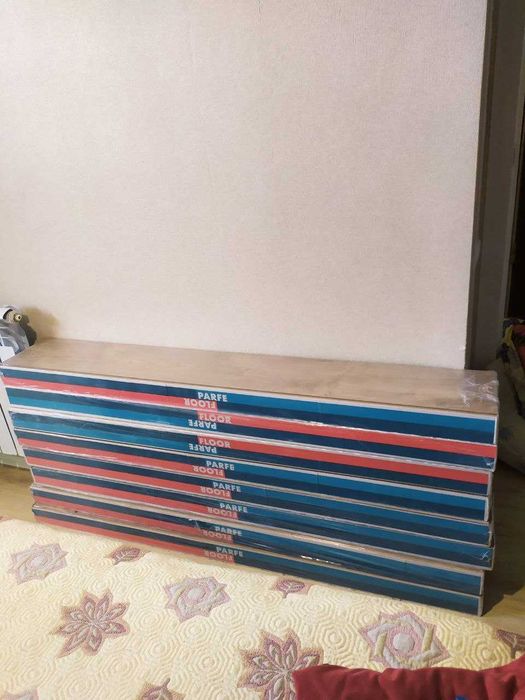 Ламинат новый .  Ламінат.