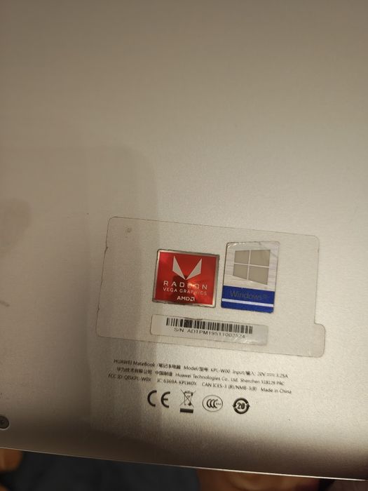 Matebook D Ryzen 5 2500u SSD 256 GB 8 GB ram  aluminiowa obudowa Win 10