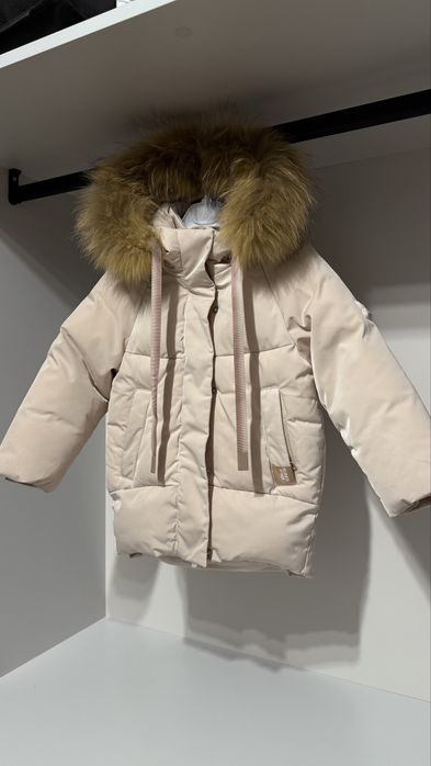 Якісна зимова куртка на дівчинку з натуральним хутром, на 3-4 роки.