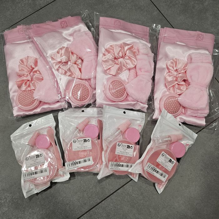 Zestaw spa dla dziewczynki, szlafrok, opaska, przybory, torba