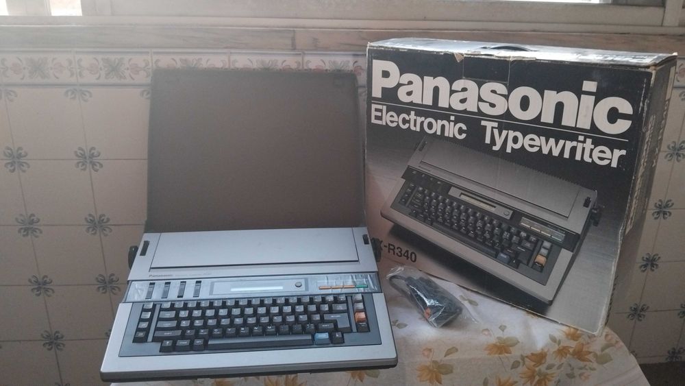 Máquina de escrever analógica vintage Panasonic