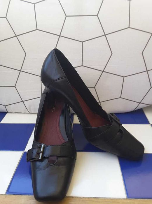 Sapatos em Pele Genuína Aerosoles