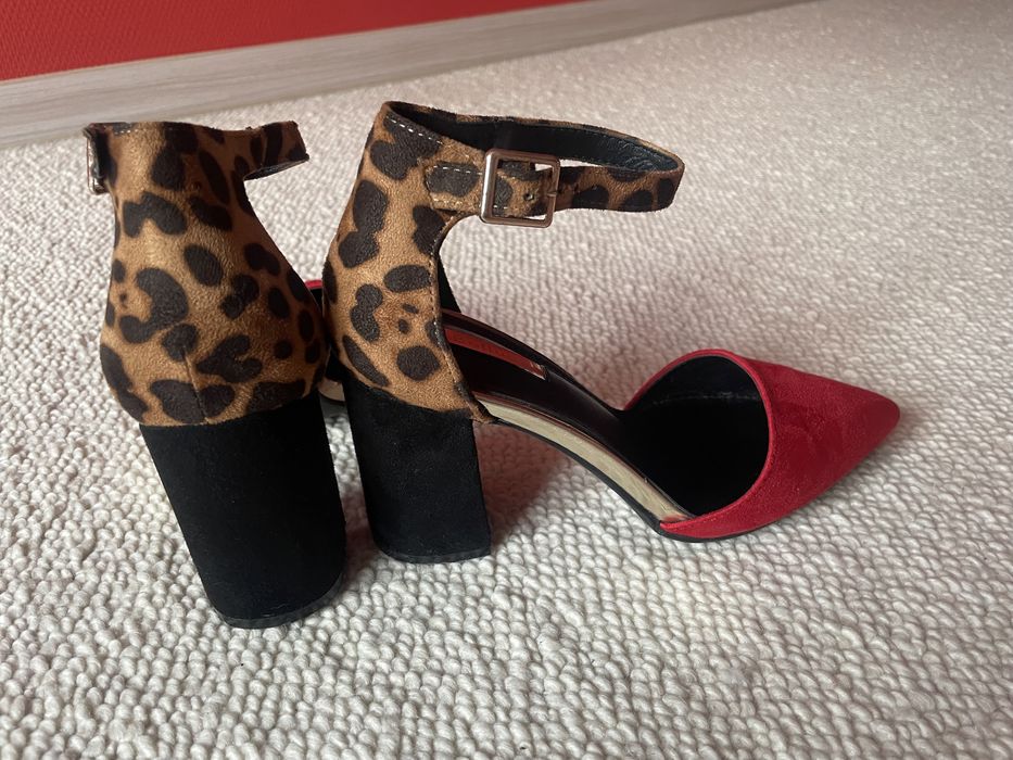 Eleganckie czółenka na skupku