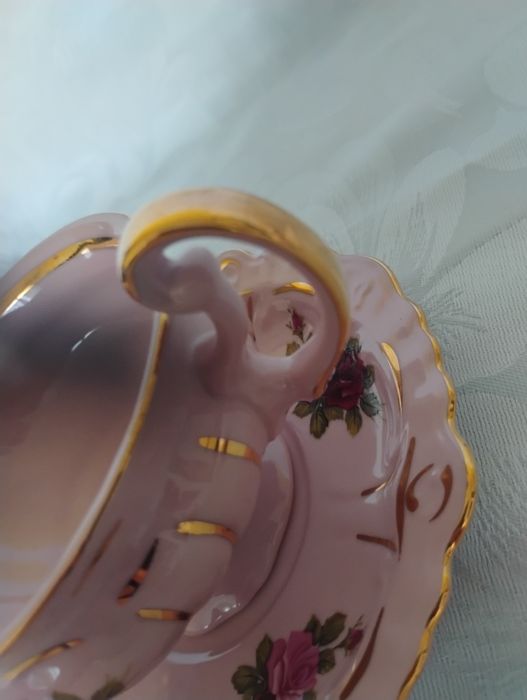 Różowa porcelana