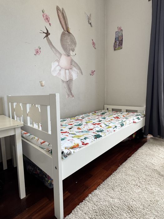 Cama de criança IKEA KRITTER com colchão e proteção lateral