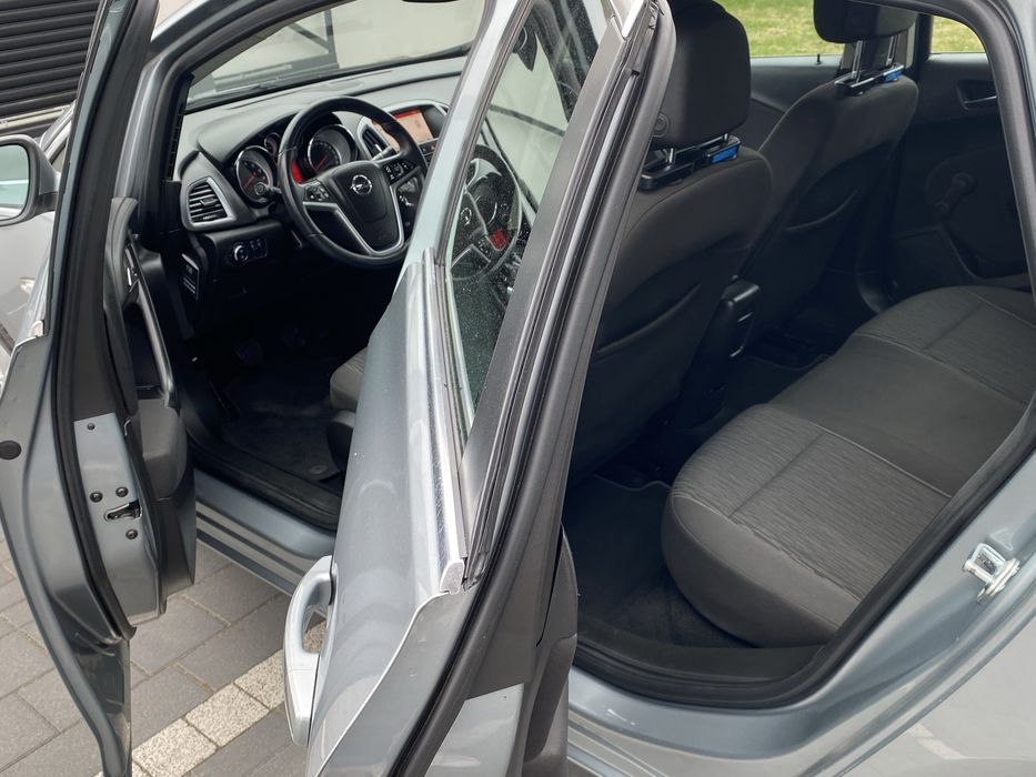 Opel Astra Benzyna sedan lift