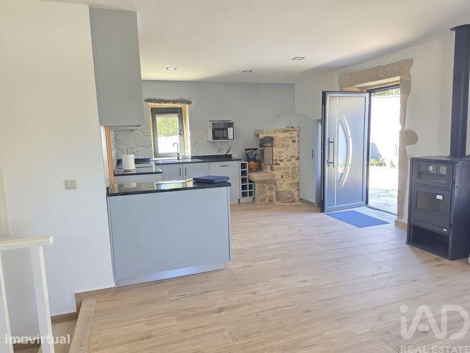 Casa de Campo T3 em Candemil e Gondar de 88 m2