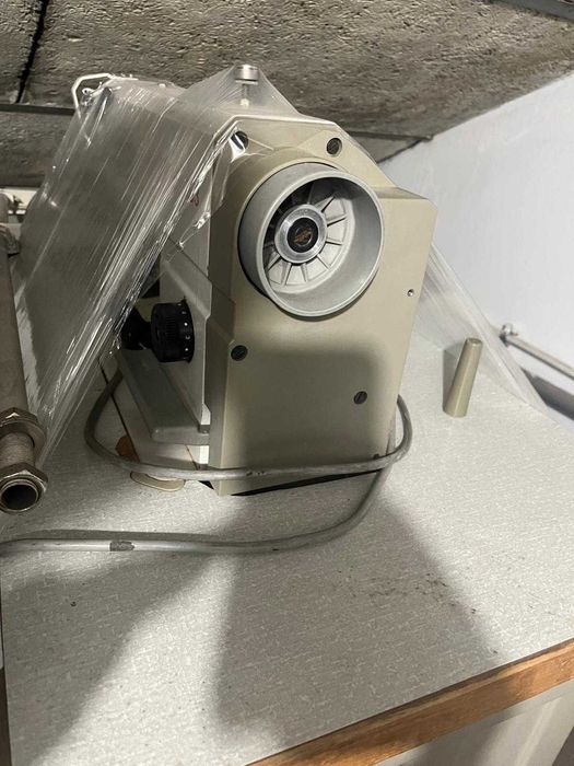 Máquina de costura ponto a direito