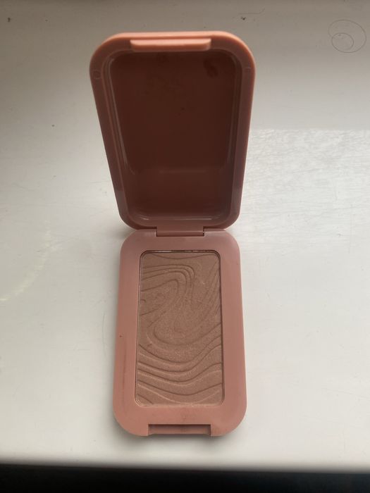 Masełkowy bronzer do twarzy lakerain