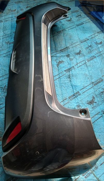 Klapa bagażnika spoiler  TOYOTA YARIS IV 1g3