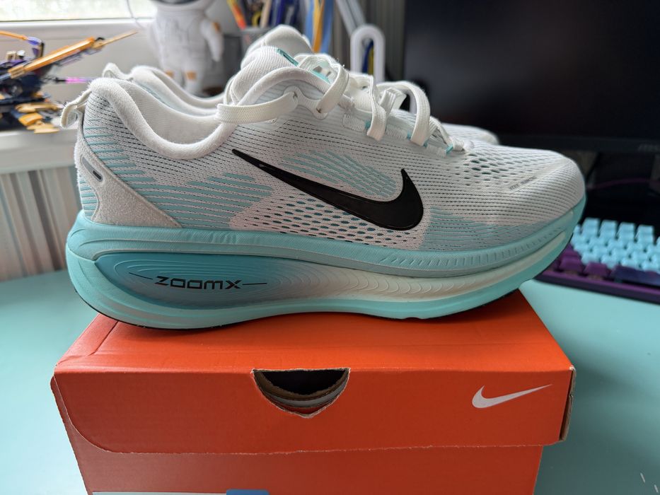 Чоловічі кросівки NIKE VOMERO 18