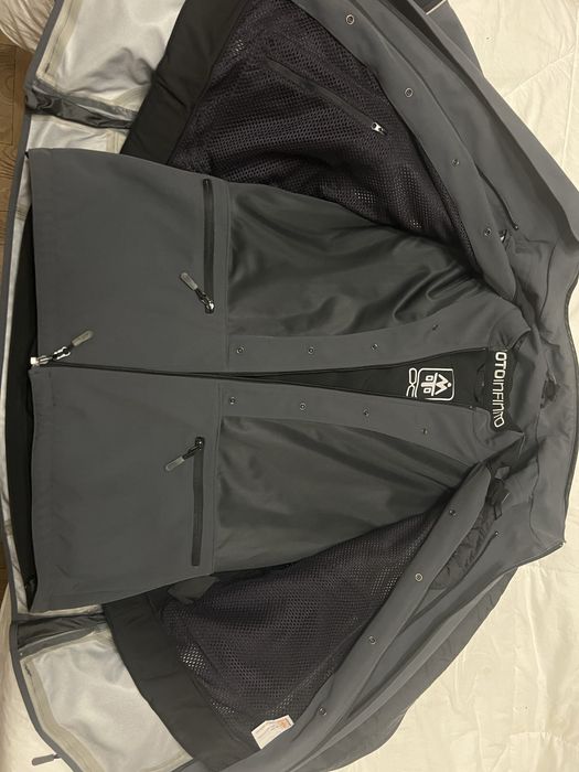 Vendo Fato para andar de Moto como novo um exelente fato para quem hosta de uma joa qualidade e proteccao
