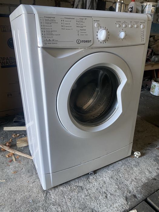 Пральна машина Indesit IWSB51051