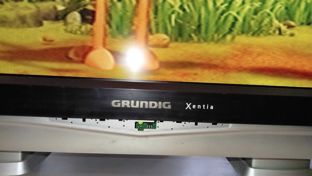 Телевизор Grundig Xentia 37 LXW
