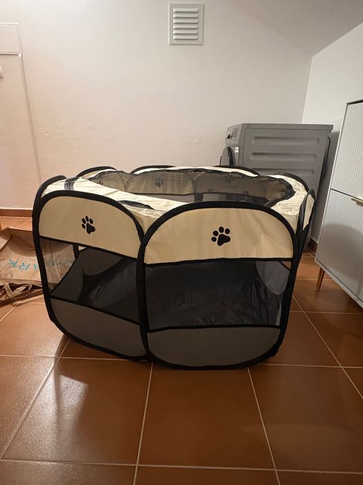 Parque canino compacto