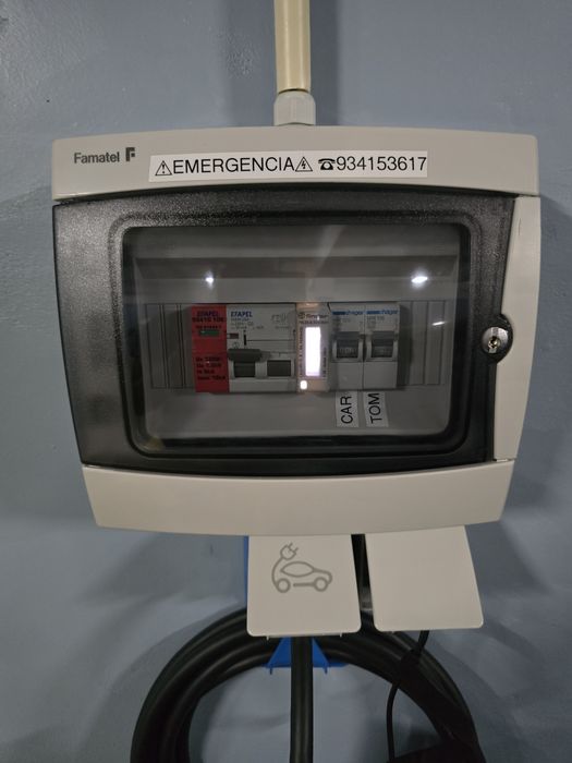 Carregador para veículo elétrico.