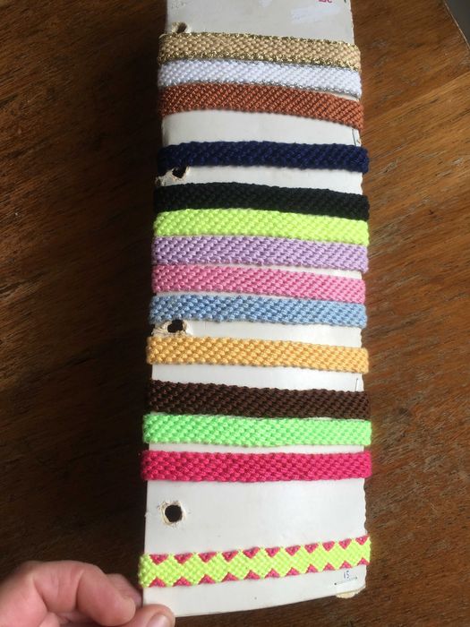 Pulseiras lisas em macramê