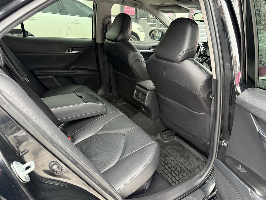 Toyota Camry HYBRID 2021 р.