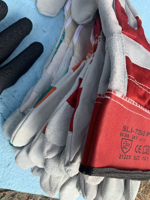 Перчатки защитные .