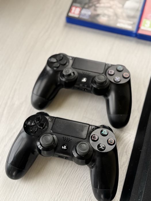 Playstation 4 slim 1 tb (2 джойстика + ігри)