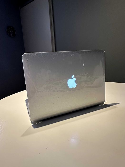 MacBook Air 13" (2017) — 8GB RAM/256GB SSD — Excelente Estado