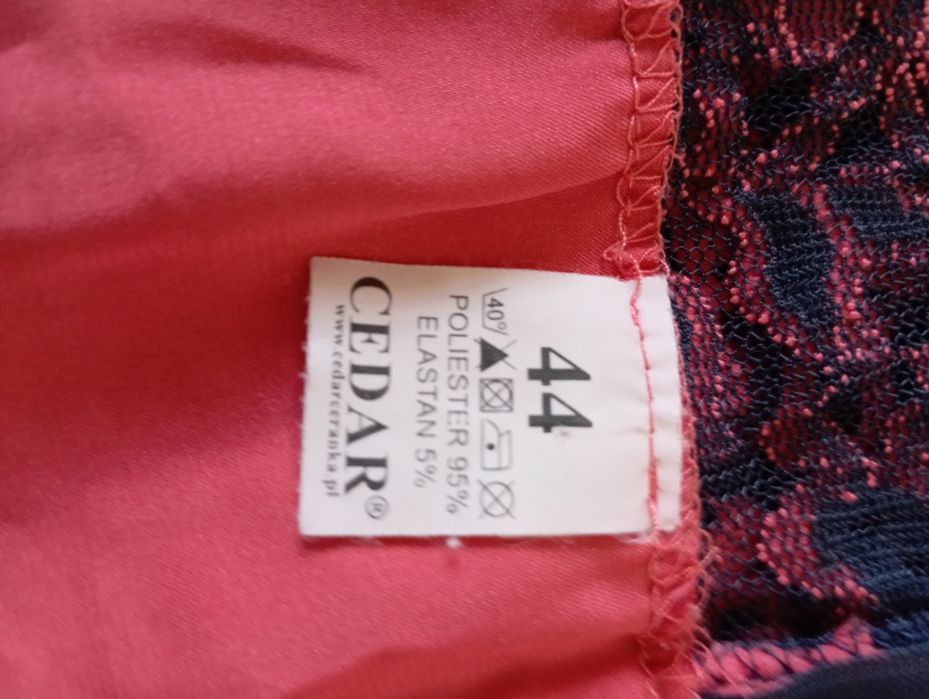 Elegancka koronkowa malinowa