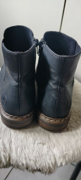 Nowe czarne damskie botki typu sztyblety marki Rieker,