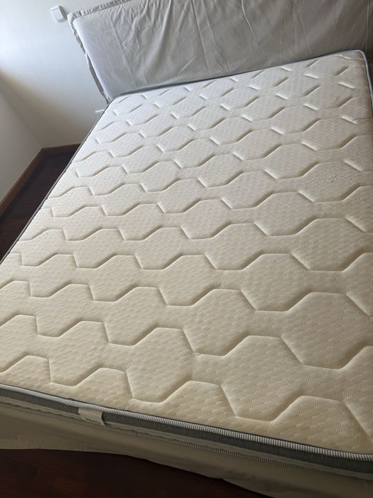 Conjunto cama com arrumação articulada e colchão de viscoelastico 160x200 sklum