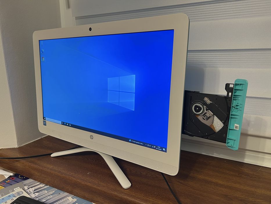 Komputer stacjonary HP All in One, dysk SSD, Intel Celeron J3060, Ram 8GB, 22”