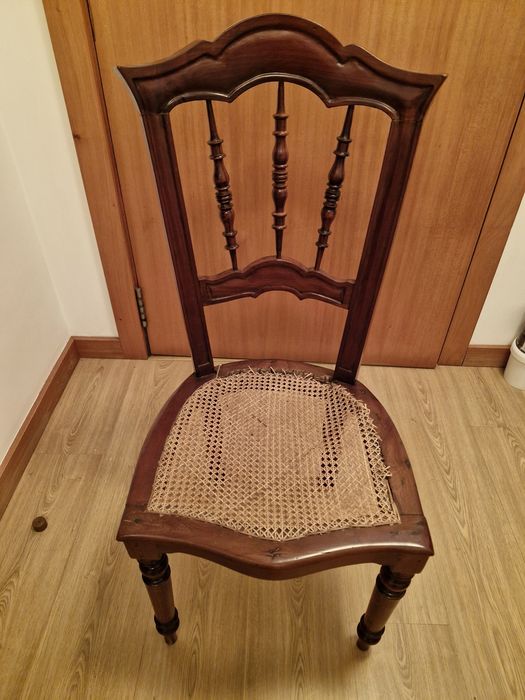 Cadeiras  em madeira maciça