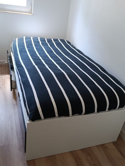 Cama com gavetas