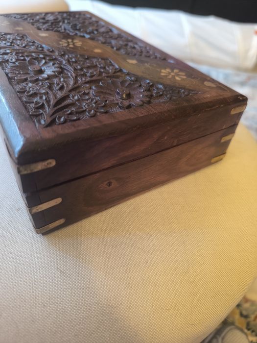 Caixa antiga de madeira