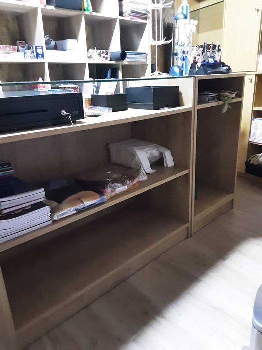 Vendo Balcão de Atendimento com Montra em Vidro e Bloco para PC