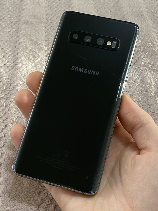 Телефон Samsung Galaxy S10