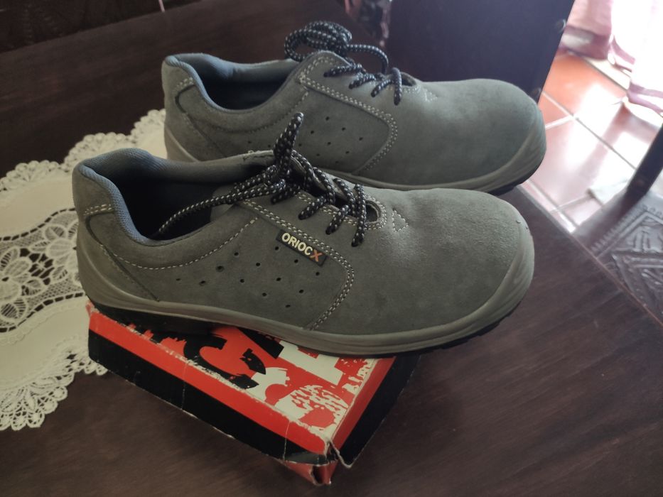 Botas de trabalho novas