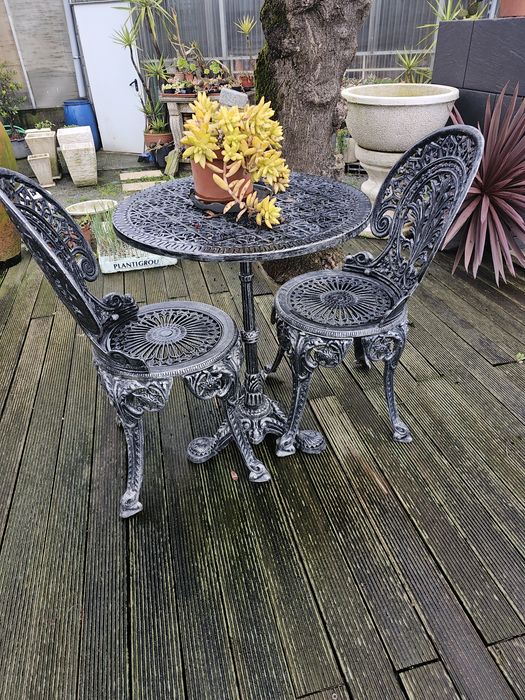 Mesa de alumínio com cadeiras