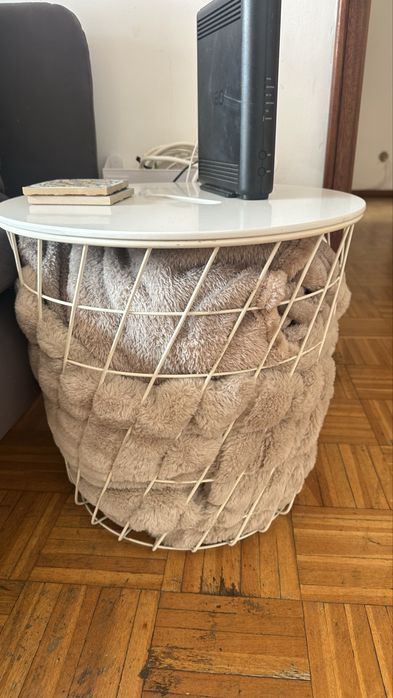 Mesa de apoio IKEA KVISTBRO branca com arrumação