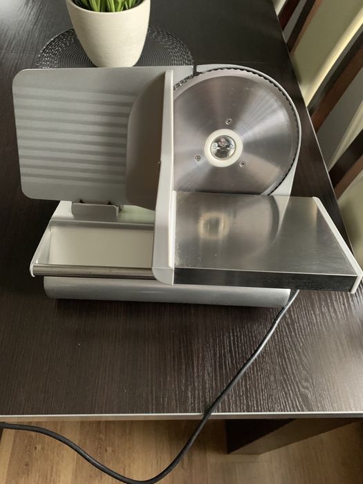 Krajalnica elektryczna  MPM SMS -008