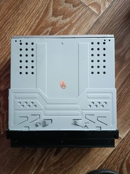 Магнітола з висувним екраном