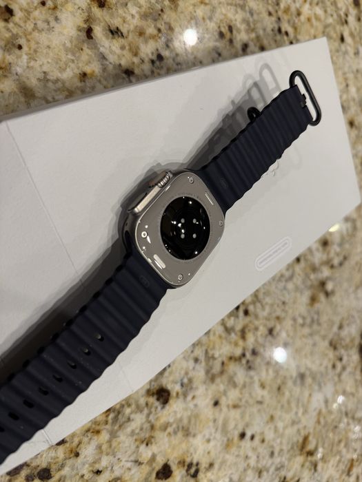 Apple Watch Ultra + 2 paski Ocean (GPS + Cellular 49mm)