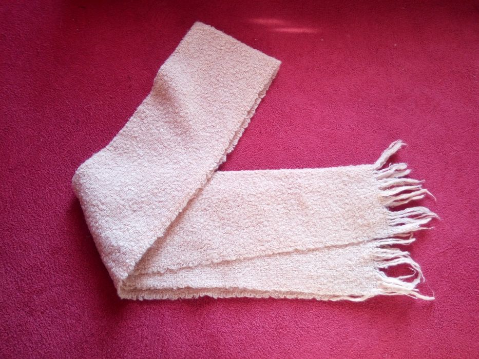 Szalik kremowy beżowy czerwony czarny błyszczący zimowy cienki