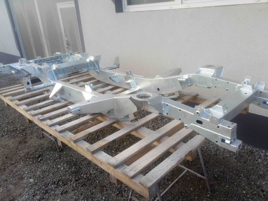 Rama Land Rover Defender 90 300tdi - NOWA